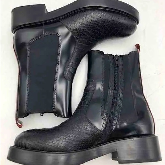 Jeffrey Campbell Black Faux Snakeskin Chelsea Leather Boots Shoes **Size 7** - Picture 5 of 10